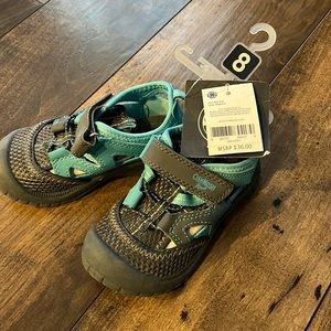 NWT Boys toddler size 8 OshKosh sandal/shoe